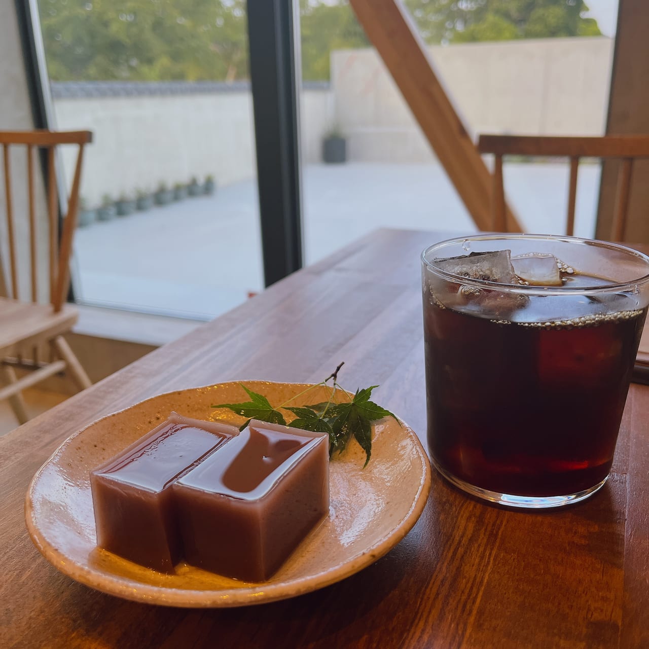 PYRAMID CAFE AND ROASTERYの水ようかんとアイスコーヒー